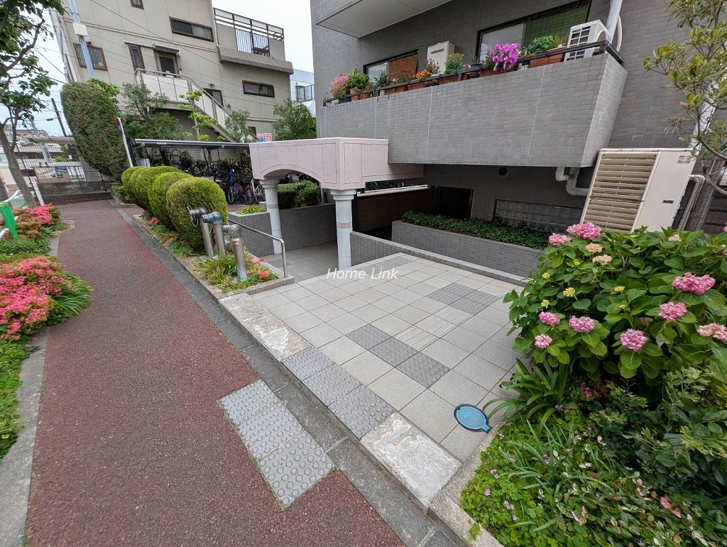 藤和シティホームズ志村城山　エントランス前